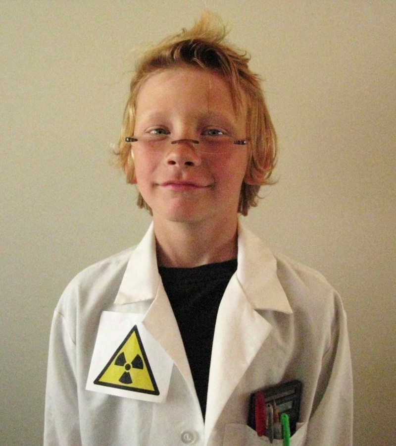 Un costume da scienziato pazzo è facile ed economico da realizzare.
