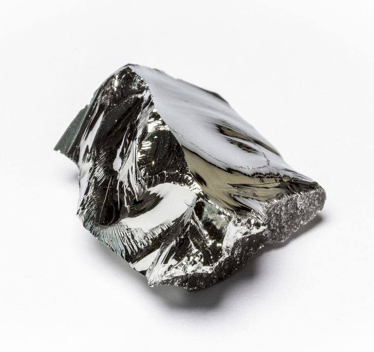 Germanium ist ein grauweißes Element mit metallischem Glanz.
