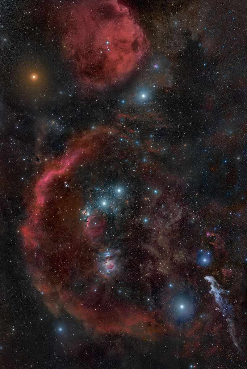 A constelação de Órion e a supergigante vermelha Betelgeuse.