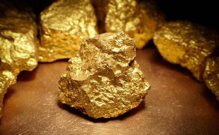 Nahaufnahme des großen Goldklumpens.