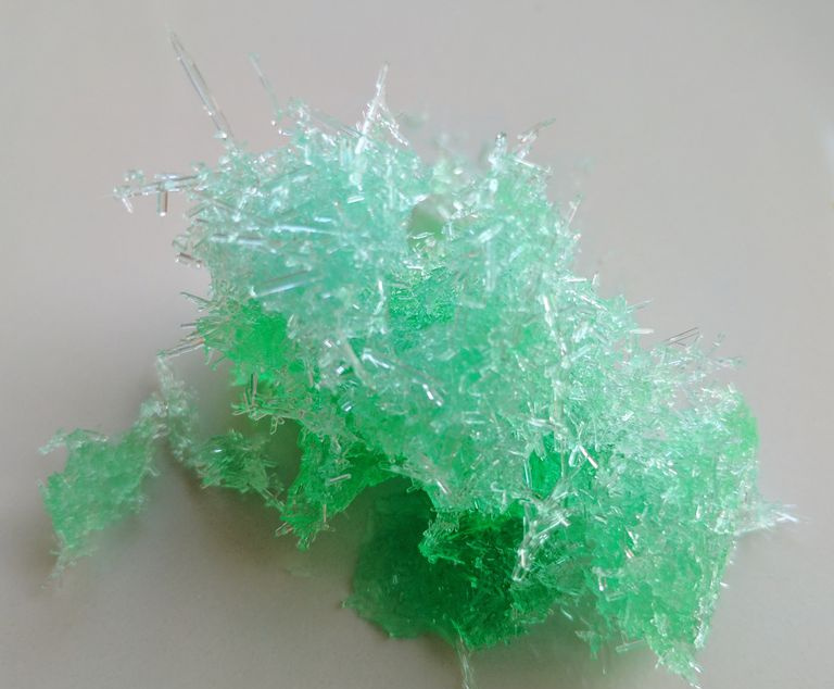 Cristales de sal de Epsom