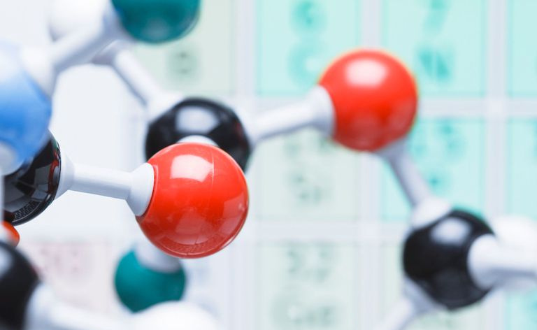 Vista de cerca del modelo molecular de bola y palo.