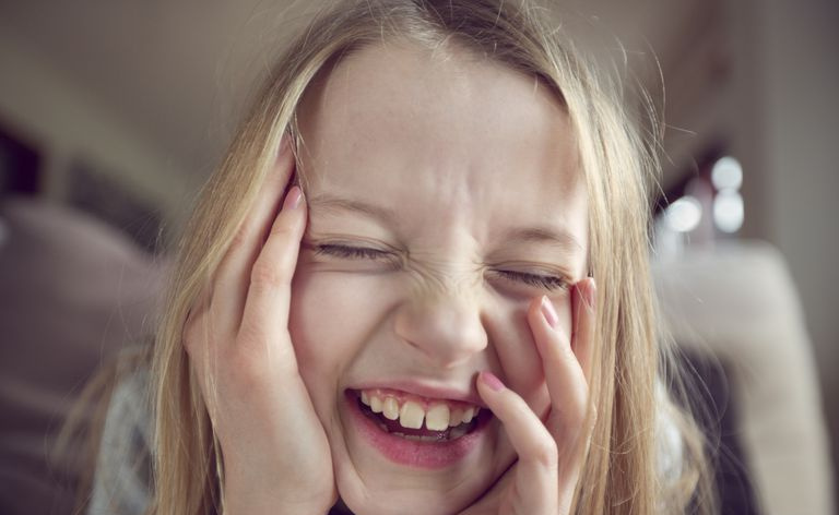 Fille qui rit (9-10)