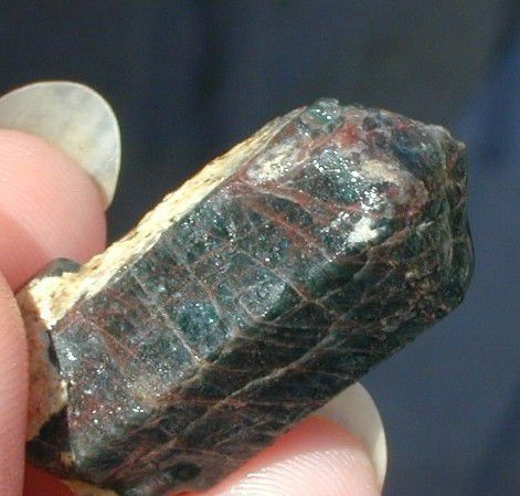 Punkt kamieni szlachetnych z Hiddenite, NC.