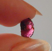 Granat z kopalni Emerald Hollow w Hiddenite w Północnej Karolinie.