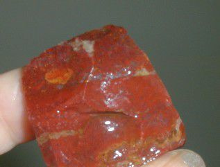 Jasper z kopalni Emerald Hollow w Hiddenite, Karolina Północna.