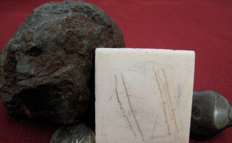 Raya de magnetita en placa de rayas de cerámica