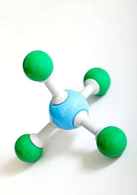 Model atomów/cząsteczek.