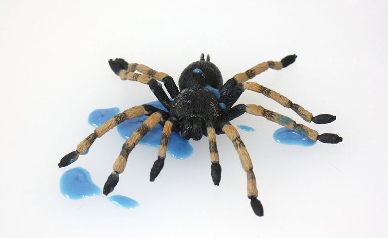 Puoi usare questo finto sangue blu commestibile per insetti, ragni, crostacei e forse alieni.