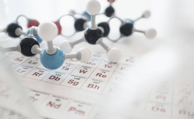 Tennessine ist ein synthetisches radioaktives Element. Es wurden nicht genug Atome produziert, um genau zu wissen, wie es aussieht.