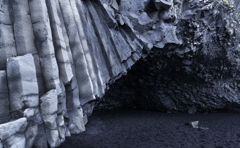 Basalte colonnaire à la plage de Reynisfjara en Islande