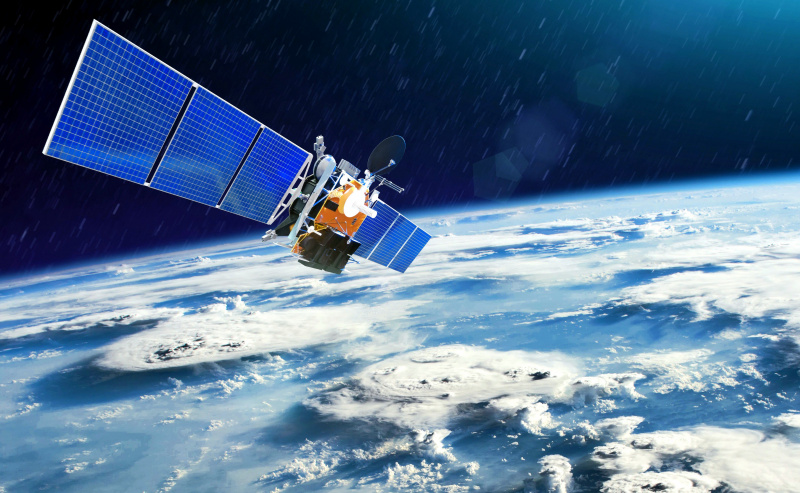 Um satélite meteorológico para observar poderosas tempestades e tornados do espaço orbita o planeta