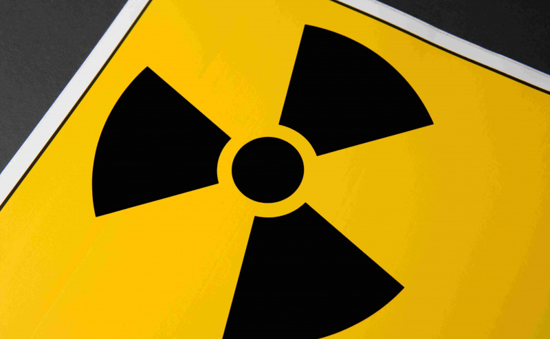 Tutti gli isotopi di hassium sono radioattivi.