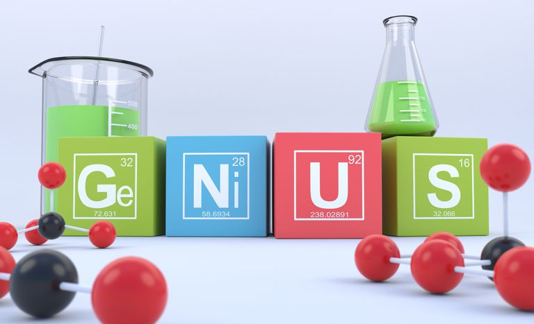 GeNiUS è una parola scritta con i simboli degli elementi per germanio, nichel, uranio e zolfo.