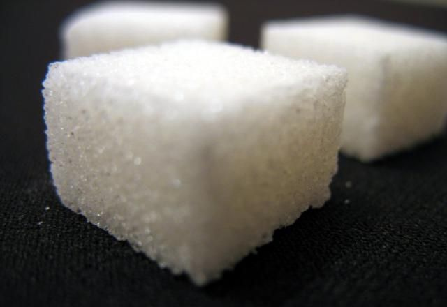 Les cubes de sucre sont des blocs pré-mesurés de saccharose.
