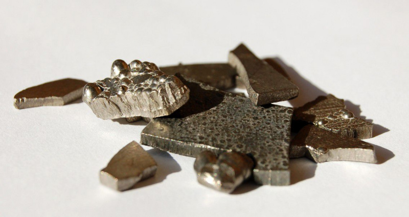 Kobalt ist ein hartes, silbergraues Metall.