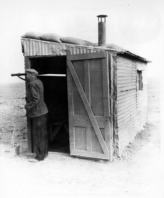 Dr. Goddard ved hans Launch Control Shack