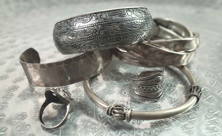 Sudraba rotaslietu kaudze.