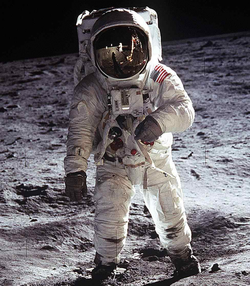 Astronavt Edwin Aldrin na Lunini površini