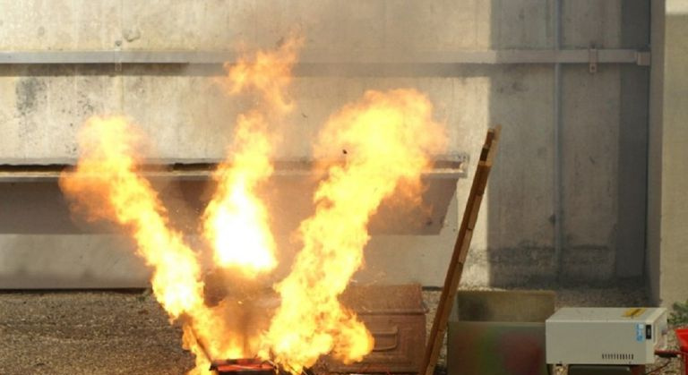 Batteria al litio che ha preso fuoco.