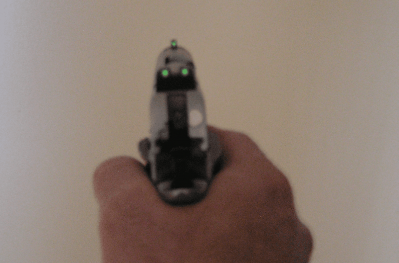 Les viseurs nocturnes de certains fusils et autres armes utilisent de la peinture à base de tritium.