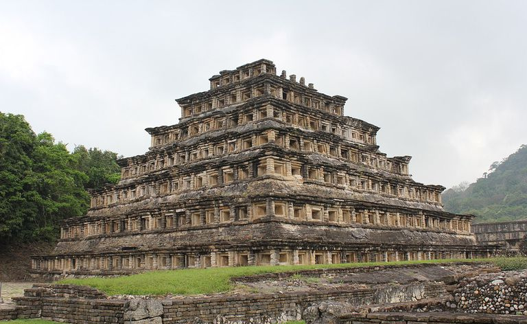 El Tajin, nisjenes pyramide (sørvestsiden)