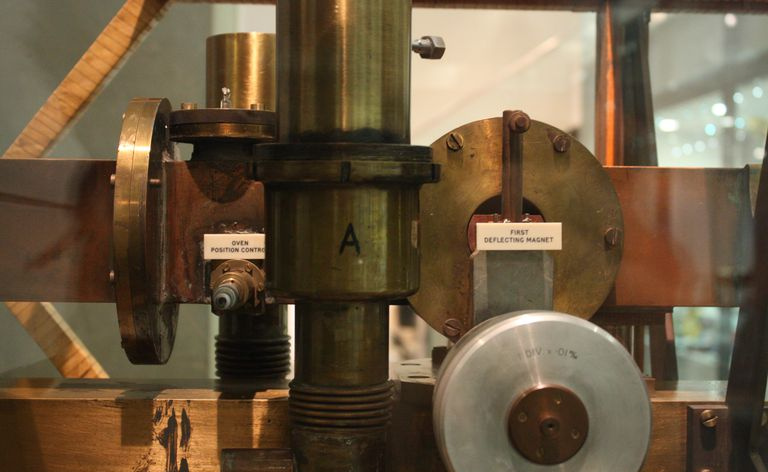 Primeiro relógio atômico de césio bem sucedido, 1955 (National Physical Laboratory)