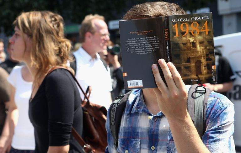 Władze śledzą dziennikarzy w sprawie możliwej zdrady