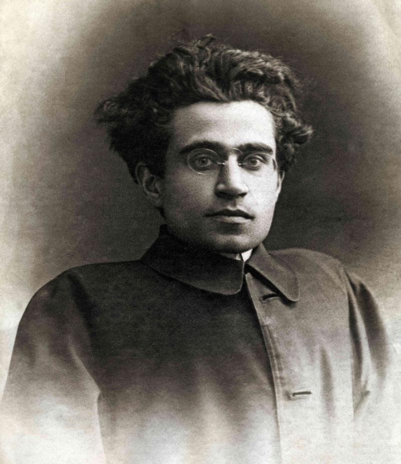 Antonio Gramsci (1891-1937), político; antes de adherirse al Partido Socialista, luego uno de los fundadores del Partido Comunista Italiano en 1921