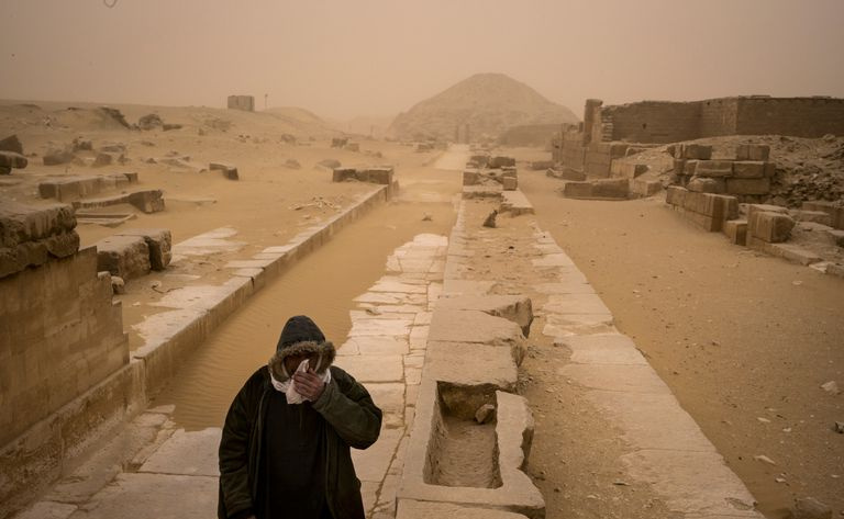 Chaussée de Saqqara, Égypte, lors d