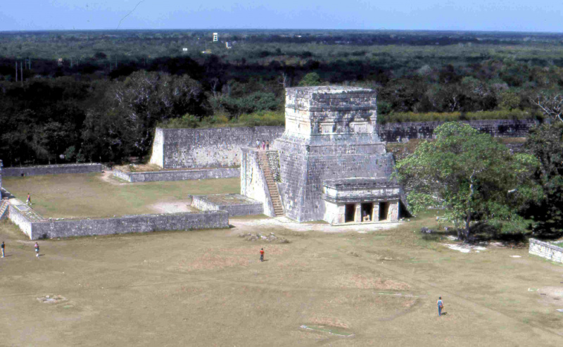 Great Ball Court e Templo dos Jaguares