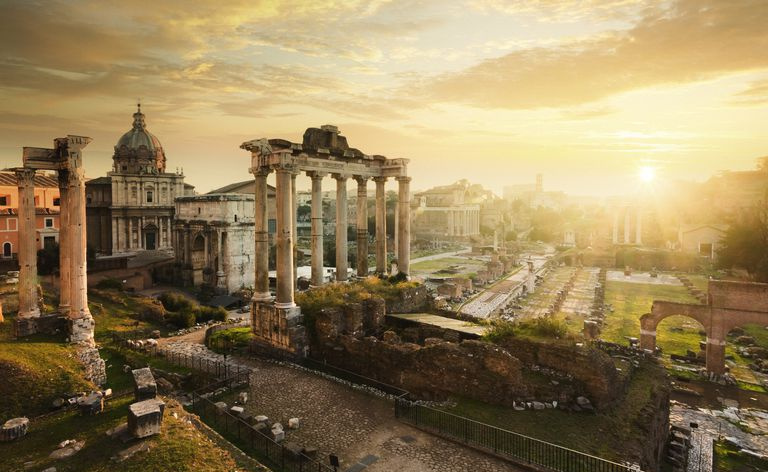 Forum Romanum o wschodzie słońca