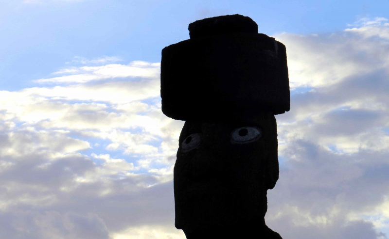 Viens no retajiem moai ar neskartām acīm