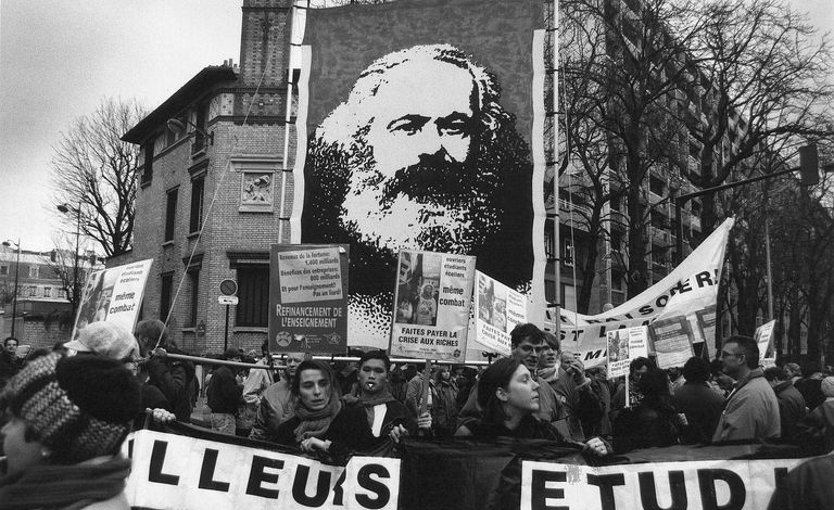 Huelga de trabajadores franceses por mejores salarios en 1990