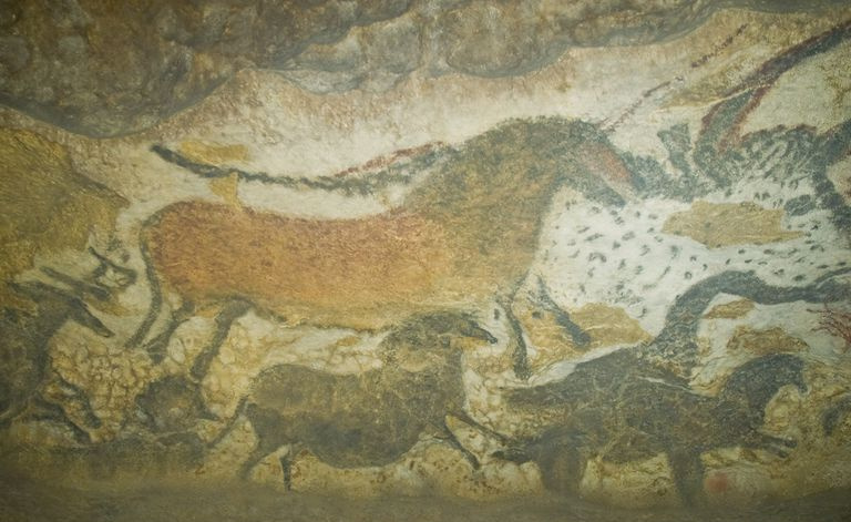 Pinturas de animales paleolíticos en la cueva de Lascaux