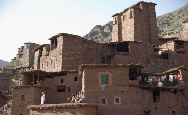 Aldeia berbere tradicional (Ksar) nas montanhas do Alto Atlas