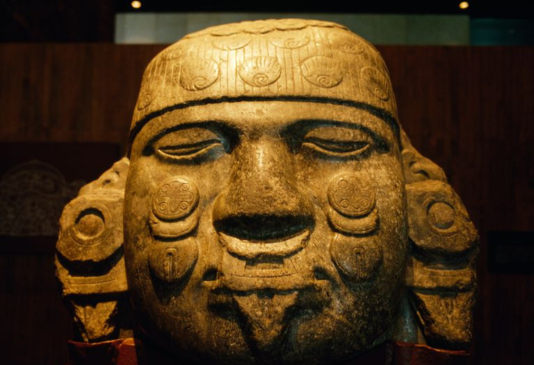 テノチティトランで発見されたアステカの月の女神コヨルシャウキの巨大な頭部
