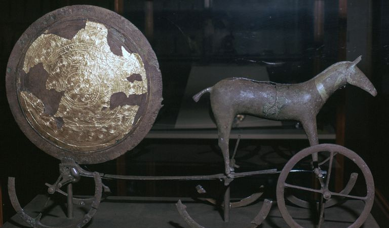 O Trundholm Sun Chariot (Idade do Bronze,
