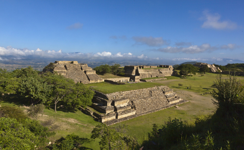 Zapotec-ruiner i Mexico på solskinnsdag.