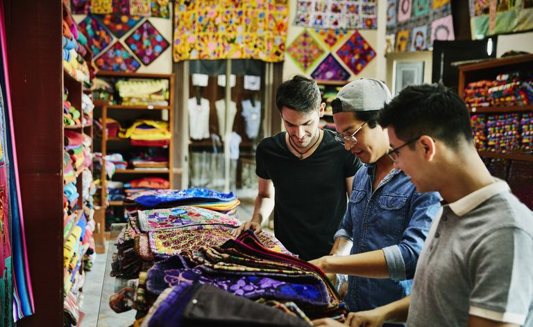 männer shoppen in mexiko