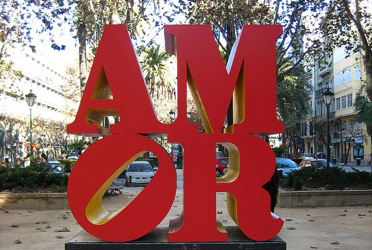 Skulptur von Robert Indiana in Valencia, Spanien