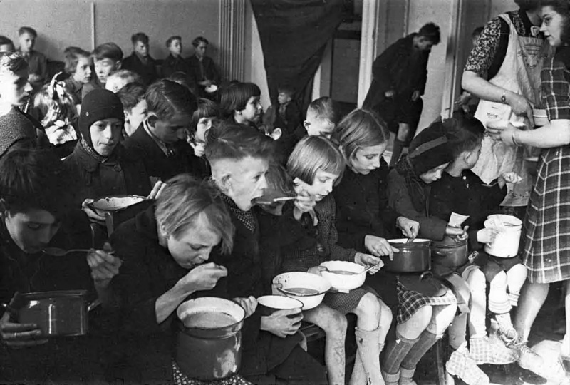   huizingapost menno world war europe feminer photo