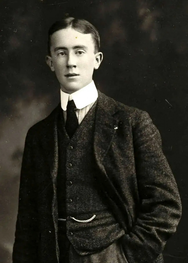   j r r tolkien mladi