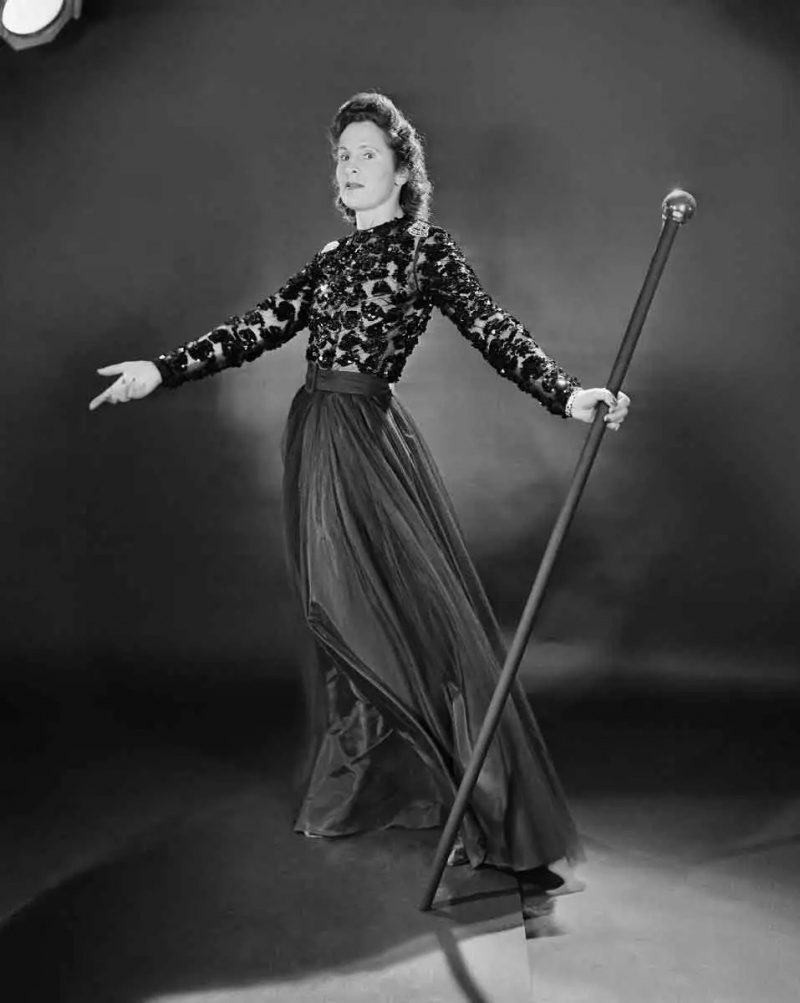   gala dali horst vogue 1943