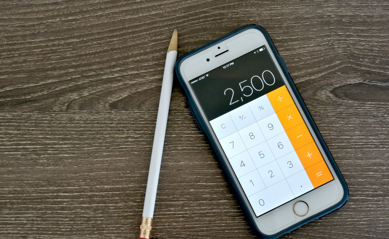 Iphone 6s ar kalkulatora aplikāciju