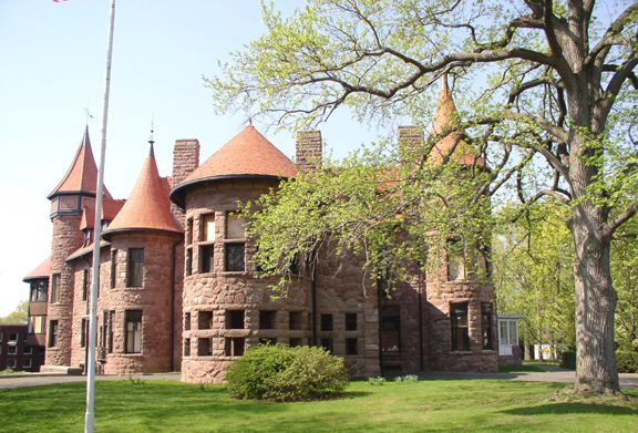 Zamek Iviswold w Felician College