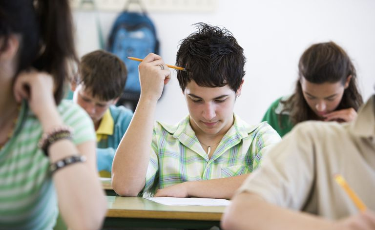 Studenti, kas kārto eksāmenu