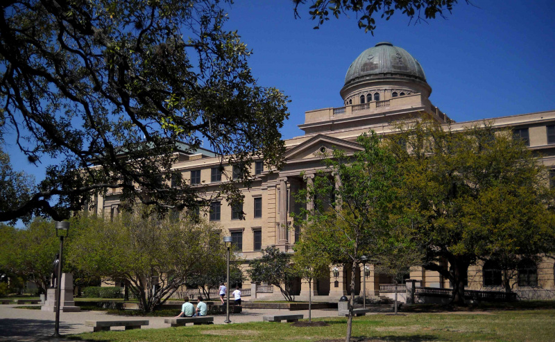Texas A&M Academic Building nel cuore del campus principale di College Station