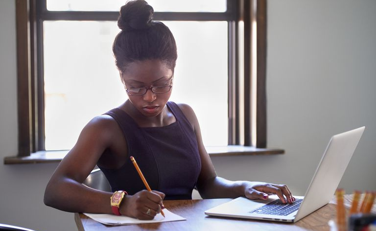 Bizneswoman studiuje do egzaminu