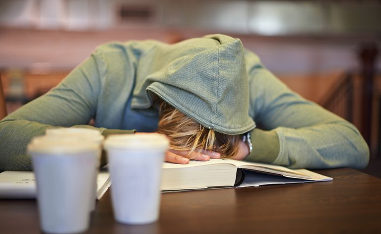 Un jeune étudiant souffrant de l